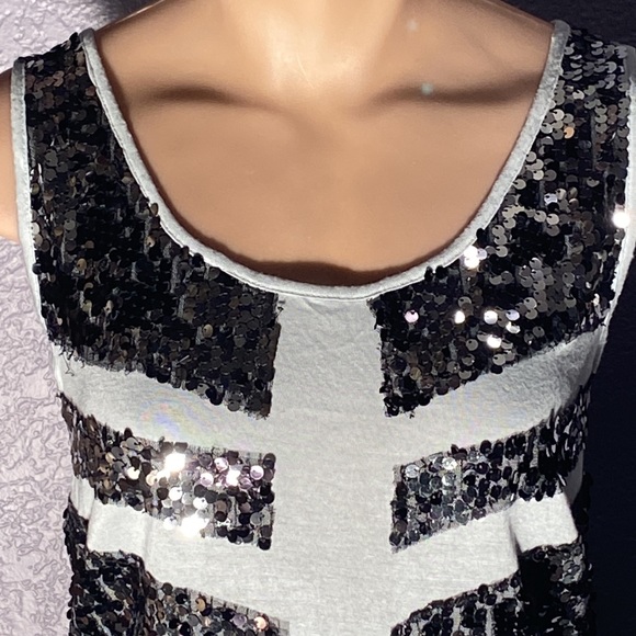 ROCK & REPUBLIC - tank: reversible sequins from black to silver on mesh - L - Picture 3 of 16